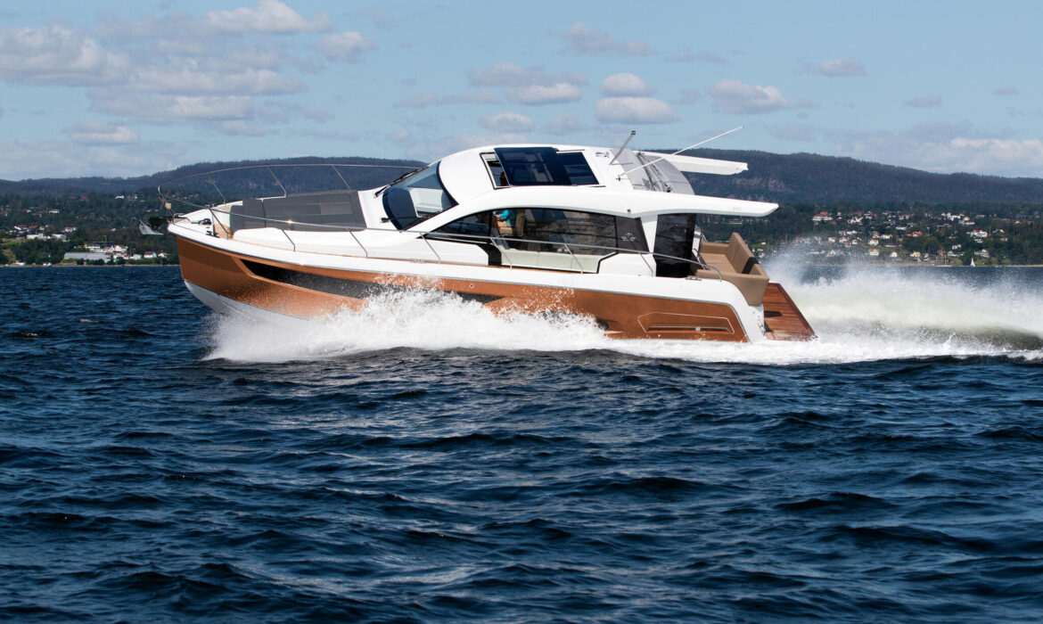 Sealine_C390_Exterior_09_0140