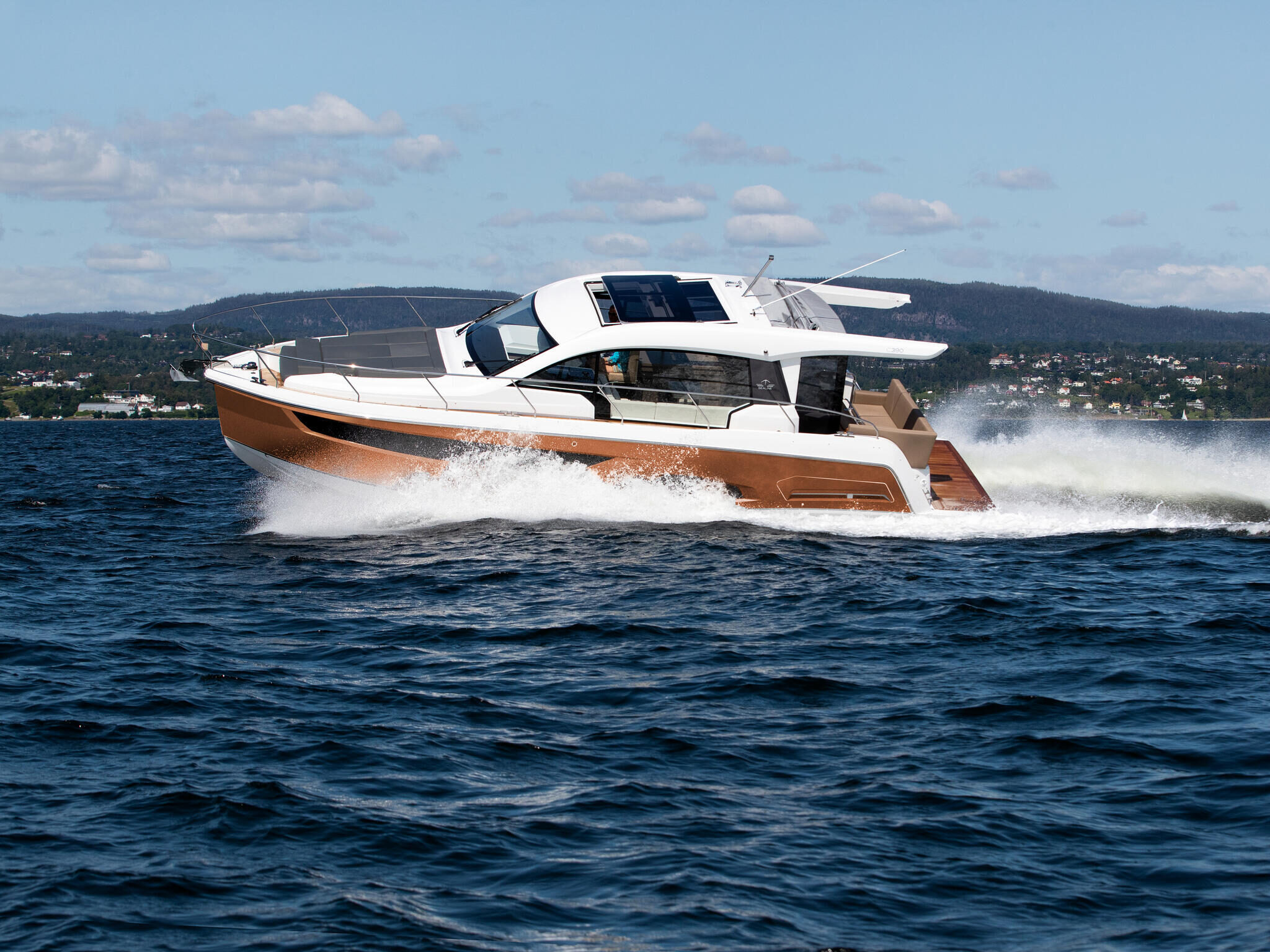 Sealine_C390_Exterior_09_0140