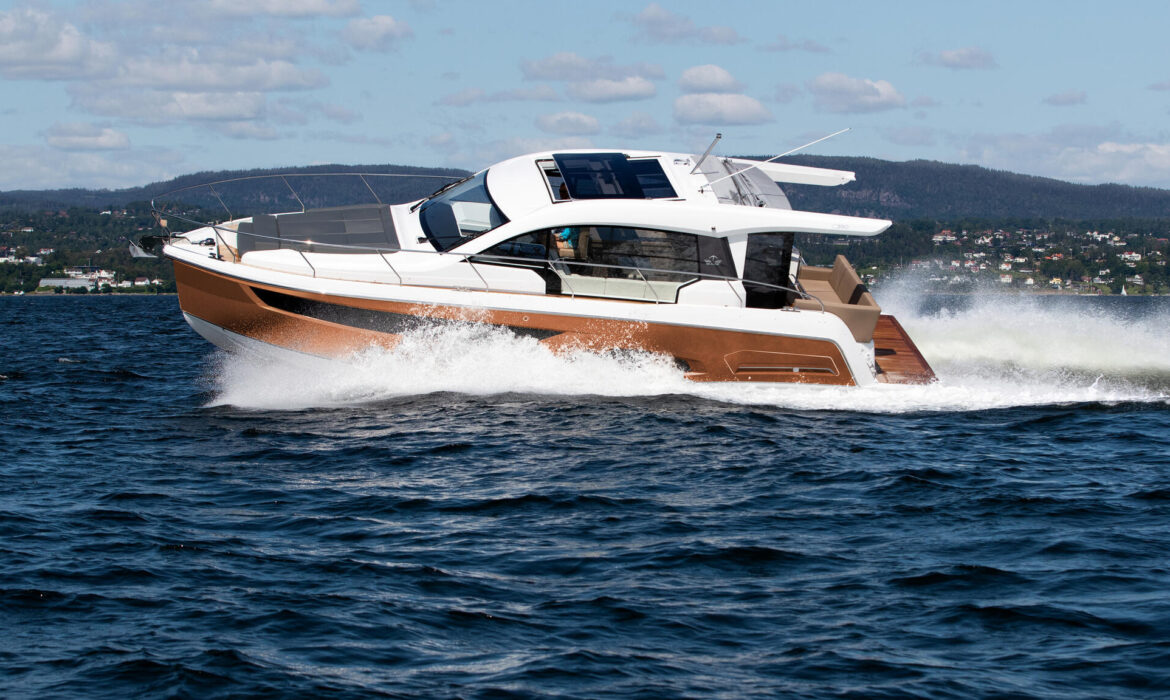 Sealine C390 Feature Image