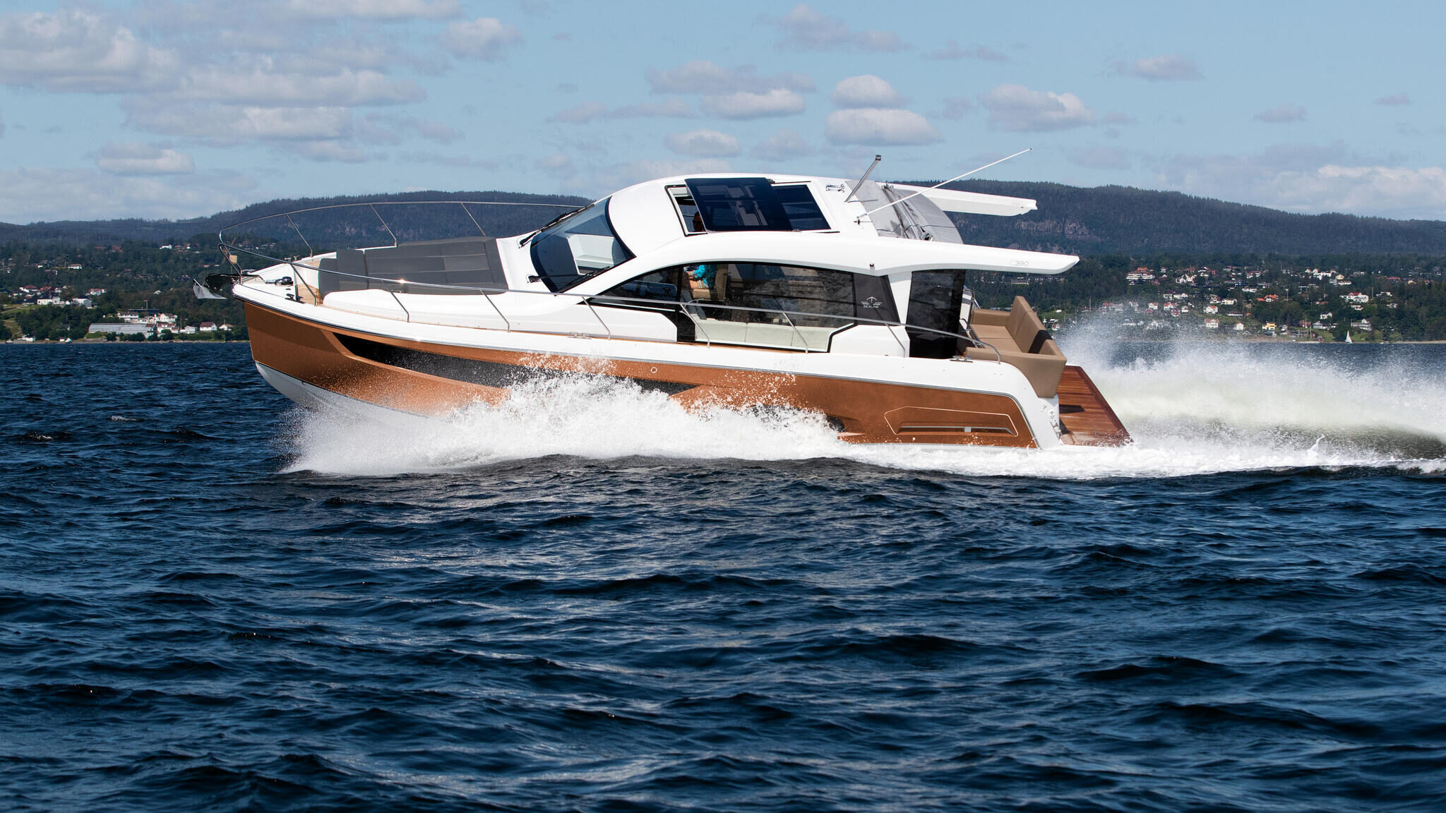 Sealine C390 Feature Image