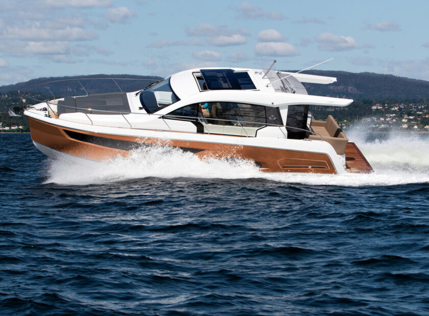 Sealine C390 Feature Image